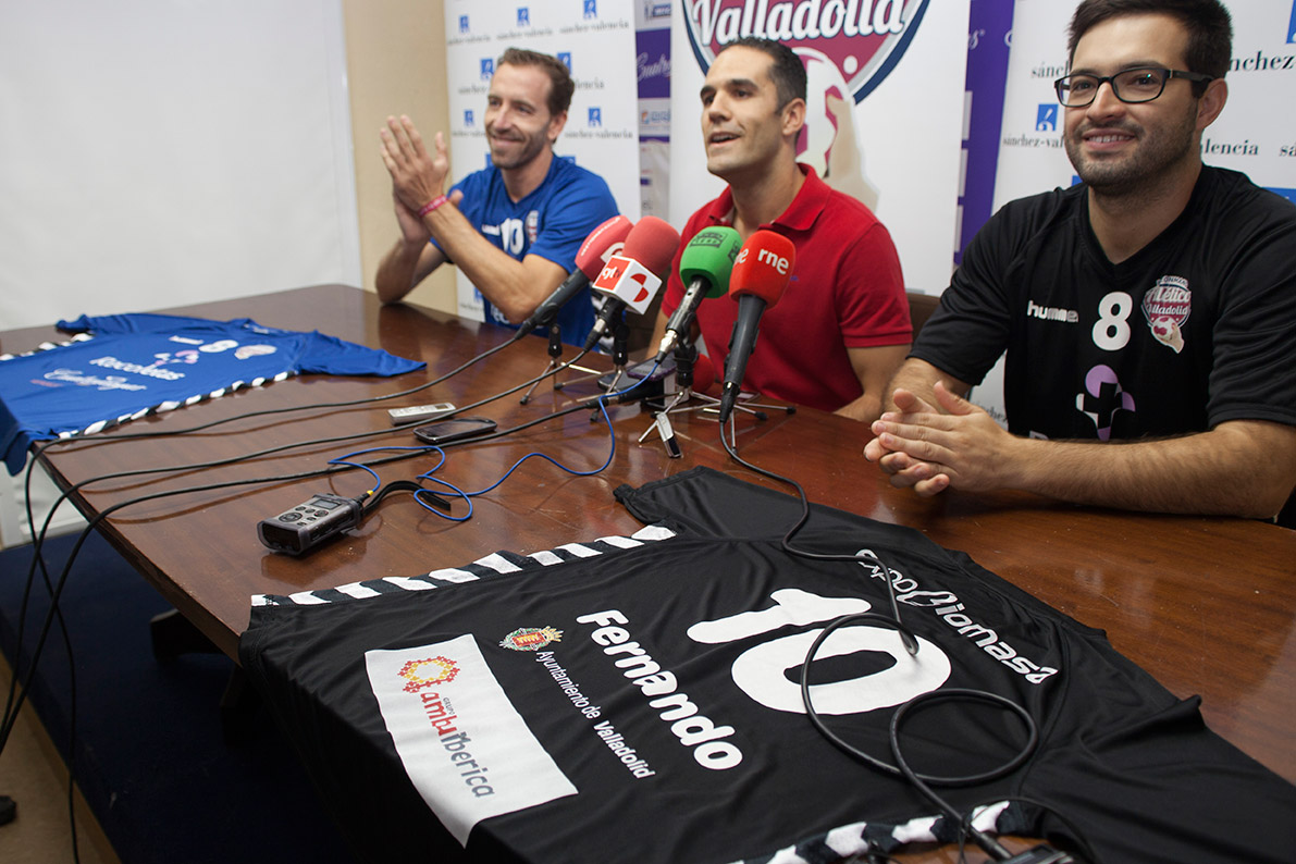 El Atlético Valladolid presenta su nueva equipación y patrocinadores para la temporada 2015-2016 | Galería 4 / 4