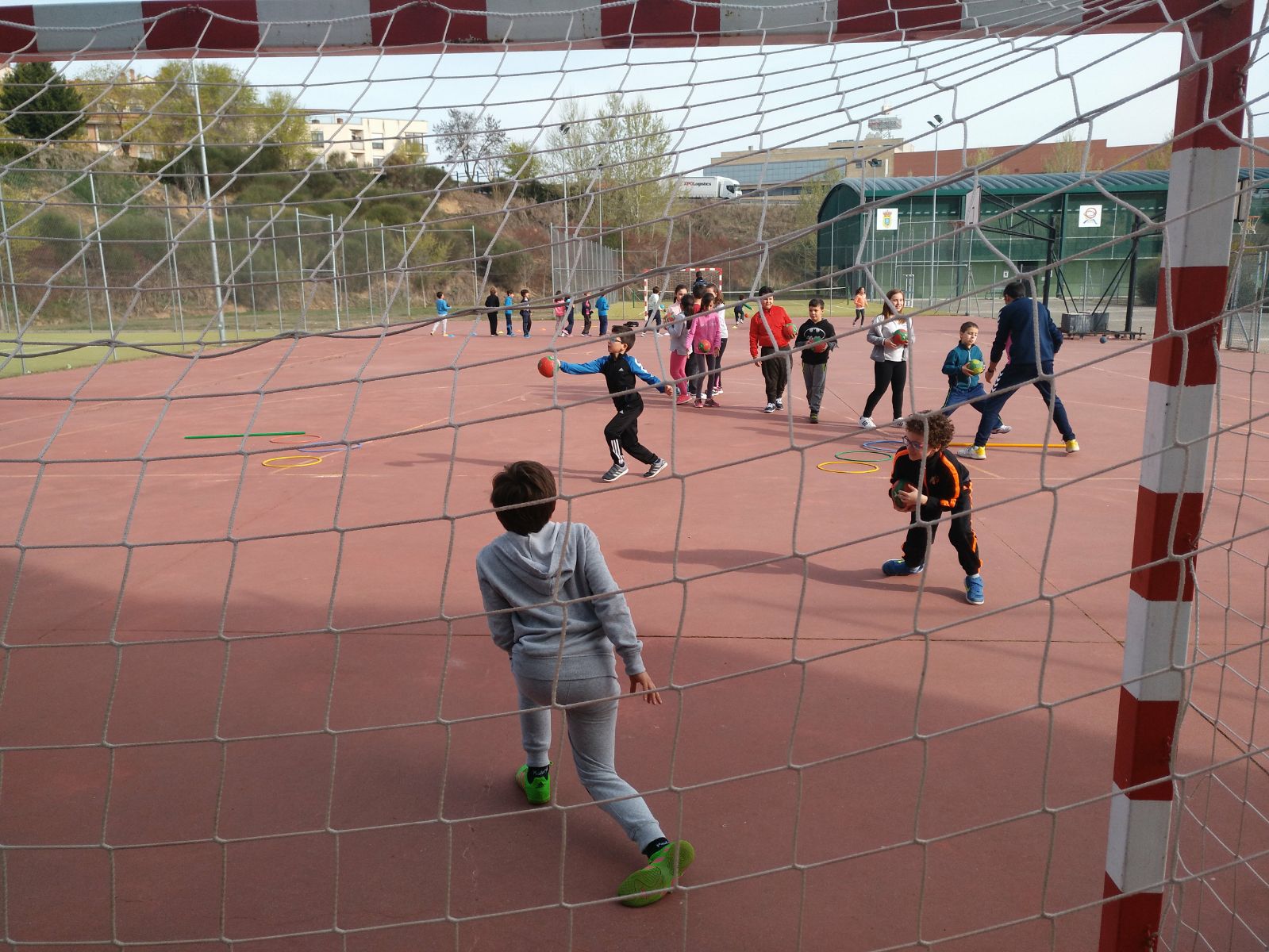 180 escolares de Zaratán disfrutan del balonmano gracias al programa A Jugar! | Galería 4 / 13