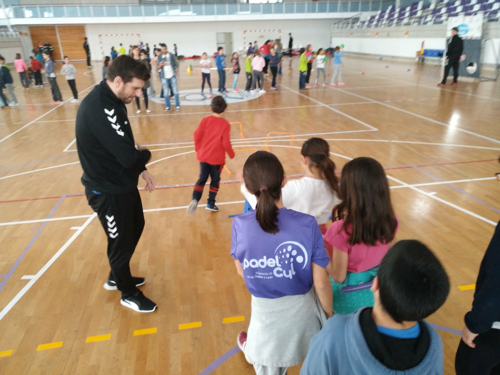 180 escolares de Zaratán disfrutan del balonmano gracias al programa A Jugar! | Galería 3 / 13