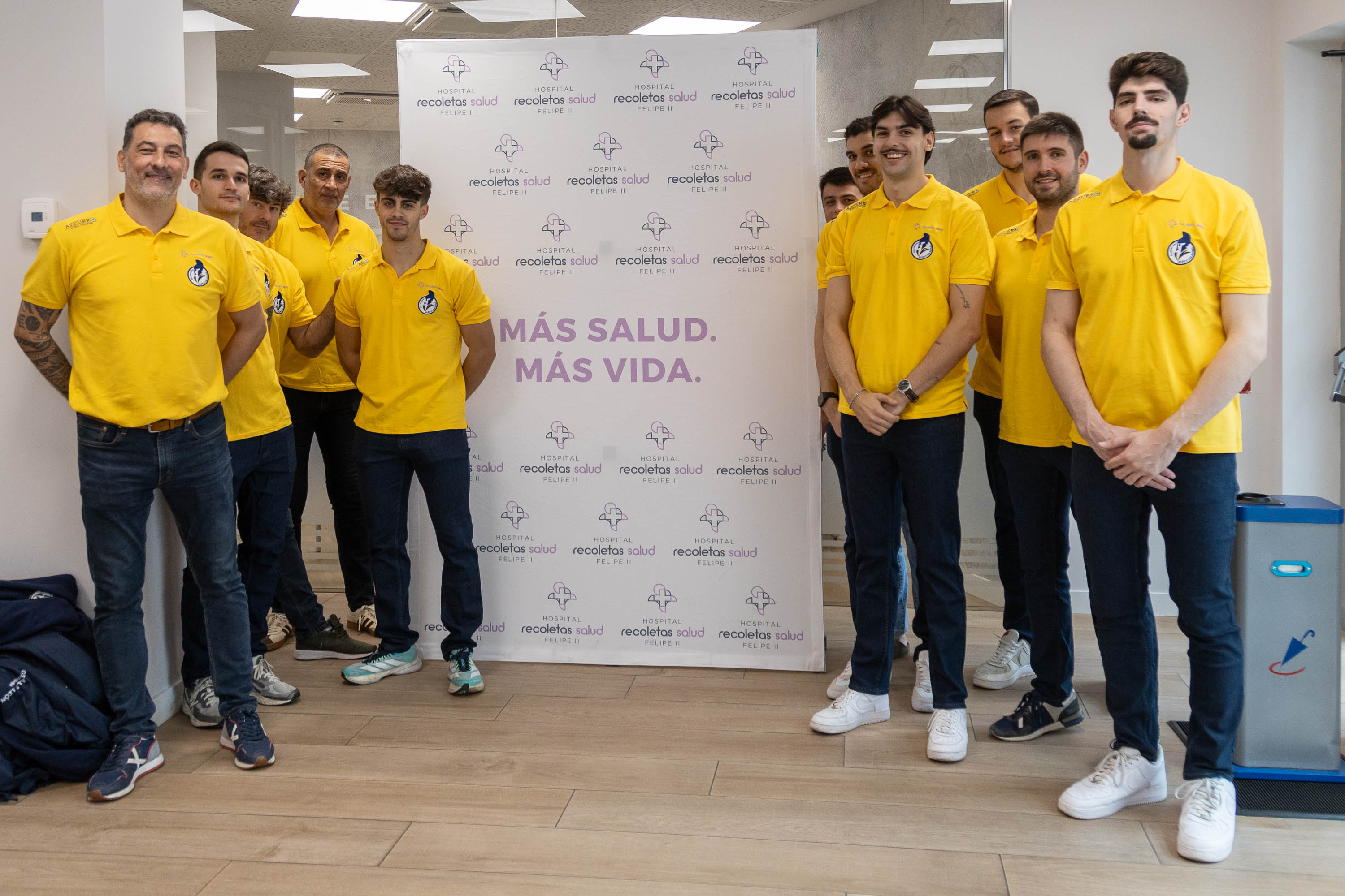 Jugadores y técnicos del Recoletas se vacunan contra la gripe