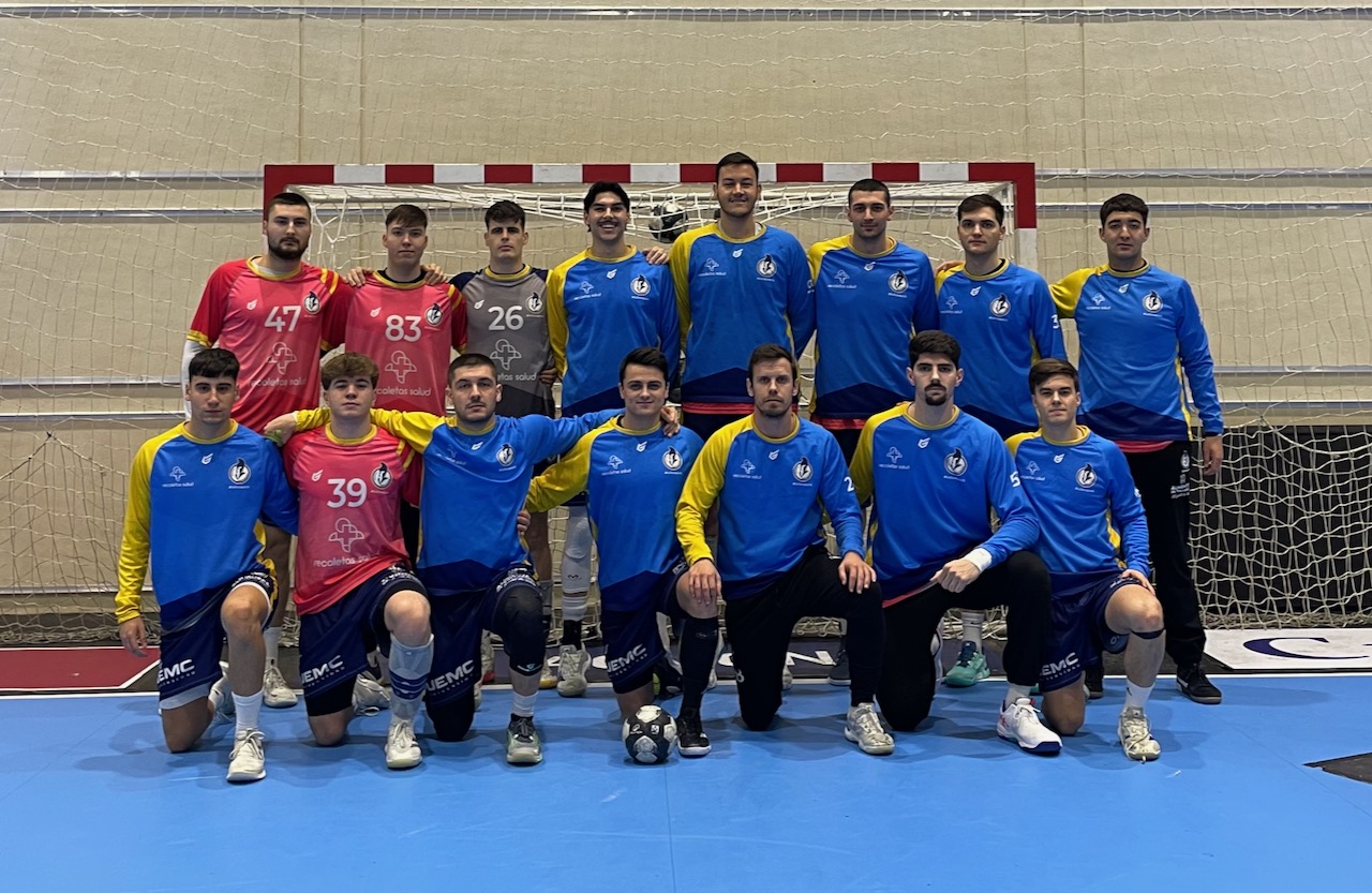 El Recoletas completa en Nava su preparación invernal con un empate (28-28)