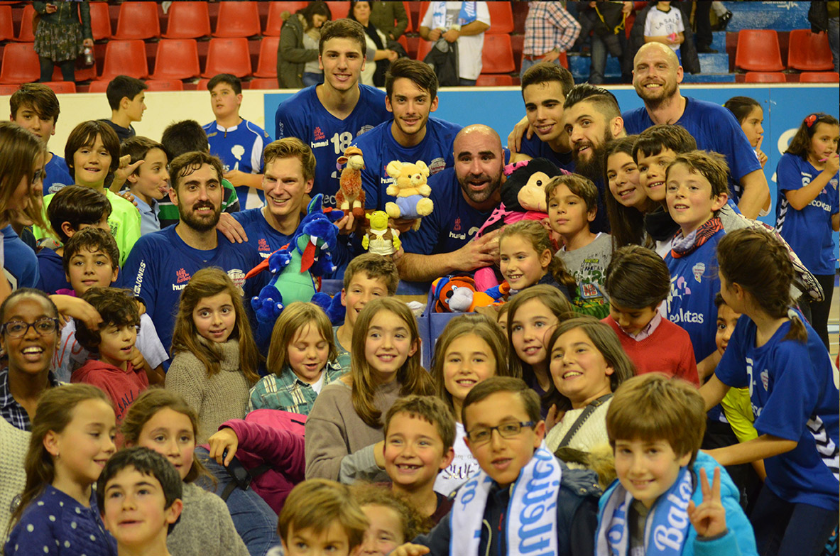 El Atlético Valladolid Recoletas recoge 1.750 juguetes con su campaña solidaria de Navidad | Galería 2 / 2