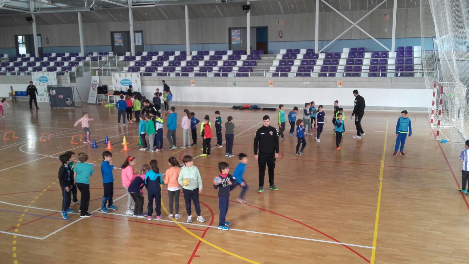 180 escolares de Zaratán disfrutan del balonmano gracias al programa A Jugar! | Galería 11 / 13