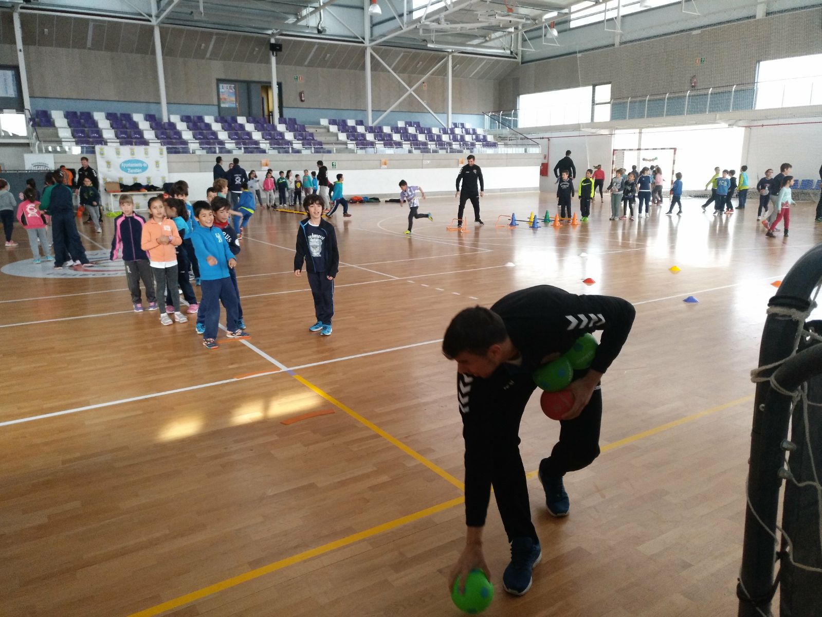 180 escolares de Zaratán disfrutan del balonmano gracias al programa A Jugar! | Galería 5 / 13