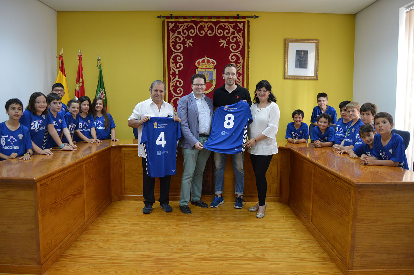 El Atlético Valladolid Recoletas premia el apoyo de Cigales, Fuensaldaña y Ruta del Vino Cigales al programa A Jugar!